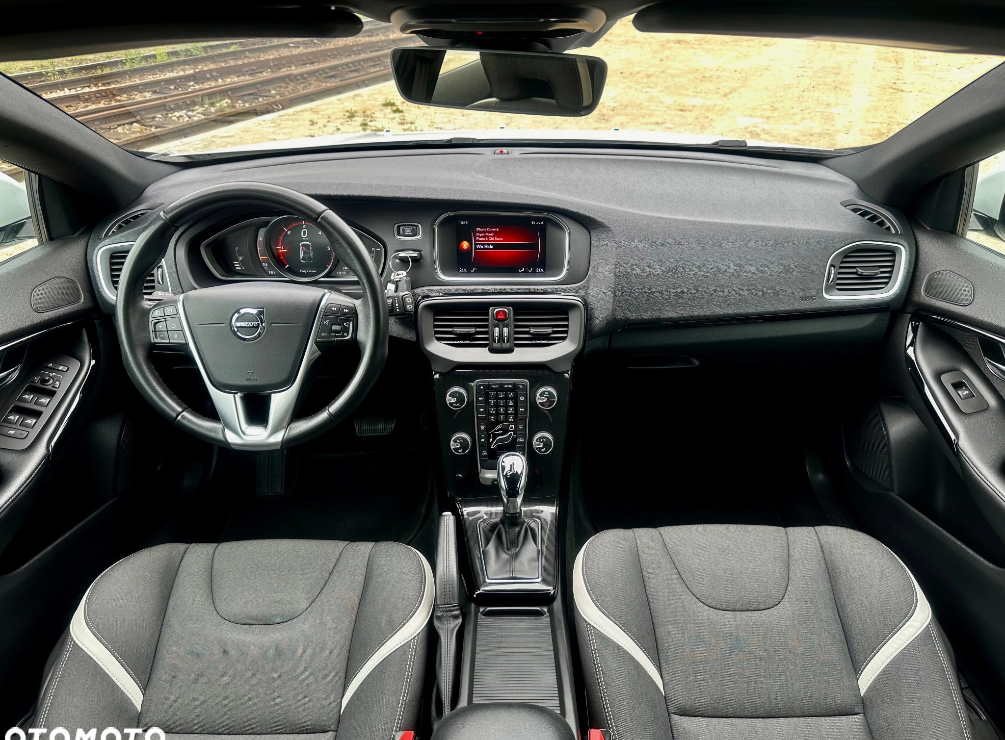 Volvo V40 cena 57800 przebieg: 230000, rok produkcji 2018 z Wrocław małe 781